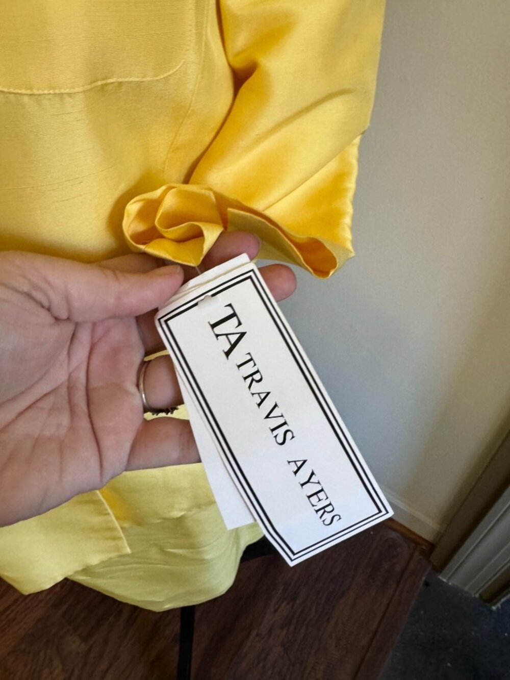 Vintage Travis Ayers Silk Yellow Blazer and Knee Length Pencil Skirt Suit Set 8 - Picture 5 of 15